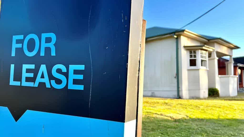 For lease sign outside an Australian rental property reflecting tight vacancy rates