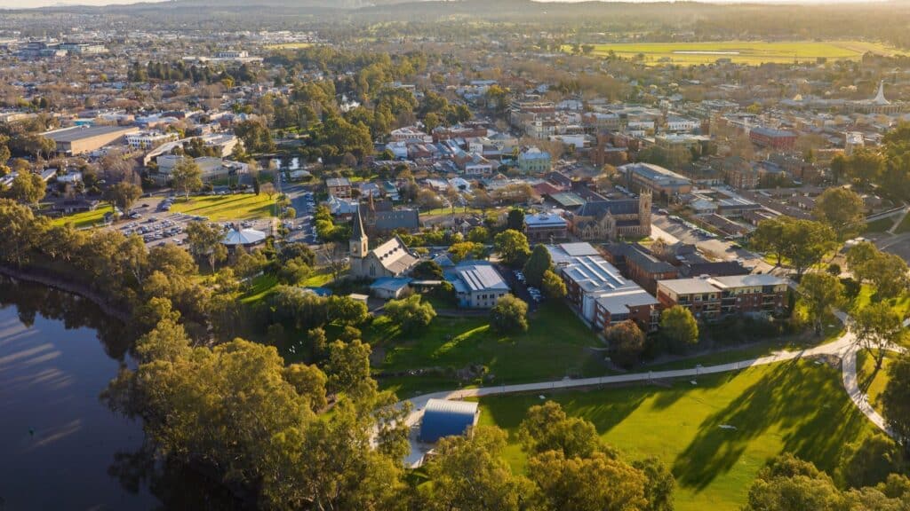 Streetscape of an affordable regional Australian town attracting property buyers and investors